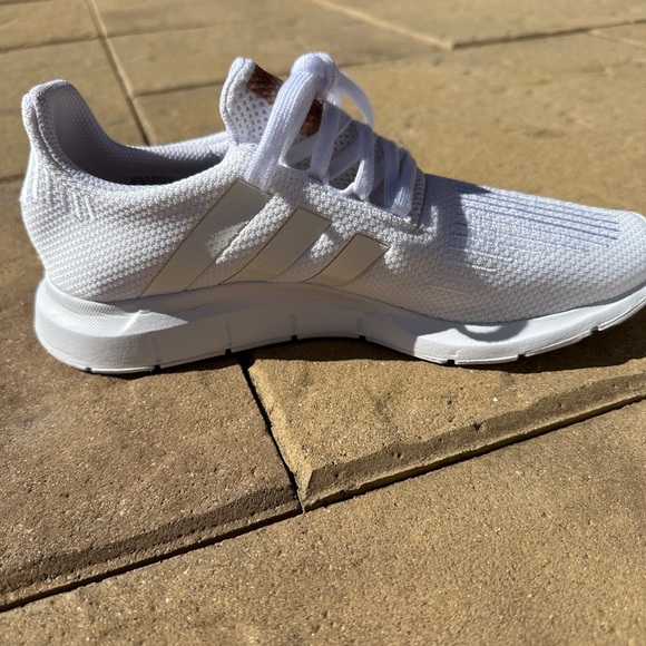 Adidas Swift Run - Picture 4 of 7